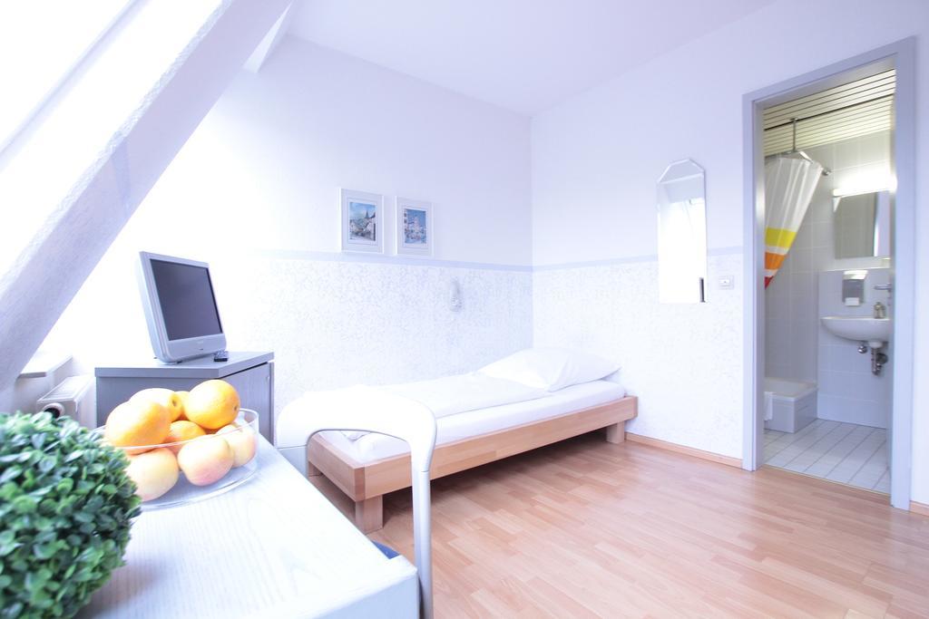 Ib-Gastehaus Hotel Stuttgart Room photo